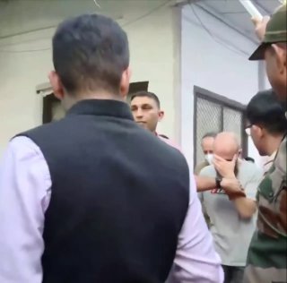 اعتقلت الوكالة الوطنية لمكافحة الإرهاب ستة مواطنين أوكرانيين وأميركي واحد.