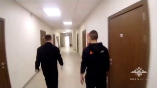 روسي أحرق 15 شقة “لإلقاء نظرة على النار” منذ يوليو من العام الماضي، نصفها…