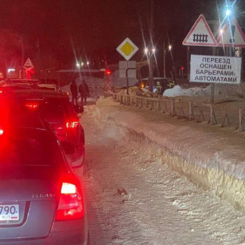 انفجرت سيارة عند معبر للسكك الحديدية في فريازينو بالقرب من موسكو – أصيب رجل…