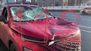 أصيبت امرأة جراء سقوط كتلة من الجليد في موسكو. وبحسب تقارير إعلامية، فإن الحادث…