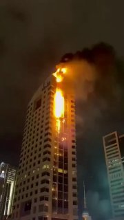 اشتعلت النيران في ناطحة سحاب تابعة للضمان الاجتماعي بعد أن ضربت إيران العاصمة الكويتية، مع…