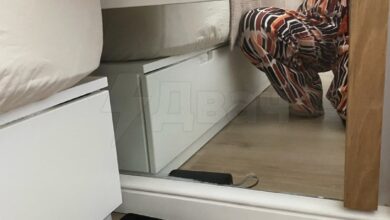 قام المطارد بتثبيت ثلاثة أجهزة تنصت في شقة طليقته وتحرش بها لمدة عام كامل بسبب…