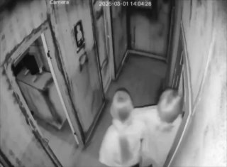 تمزق جزء من إصبع تلميذة أثناء المهمة. في مركز المهام في كراسنودار، الأطفال…