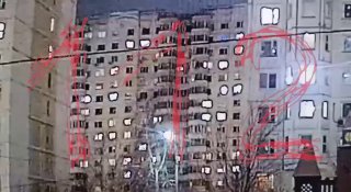 وقع انفجار قوي في مبنى سكني شاهق في شارع قديروف في موسكو. عديد… وقع انفجار قوي في مبنى سكني شاهق في شارع قديروف في موسكو. عديد…