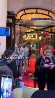 مبابي دفع زوجة جيغان أوكسانا سامويلوفا في باريس ودخل في فضيحة صغيرة..