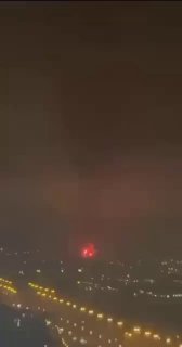 حريق في منطقة ميناء جبل علي الكبير في دبي يشتعل هذا الميناء في الإمارات باستمرار…