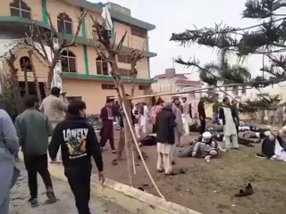 مقتل أكثر من 10 أشخاص وإصابة 80 آخرين جراء انفجار في مسجد بباكستان..