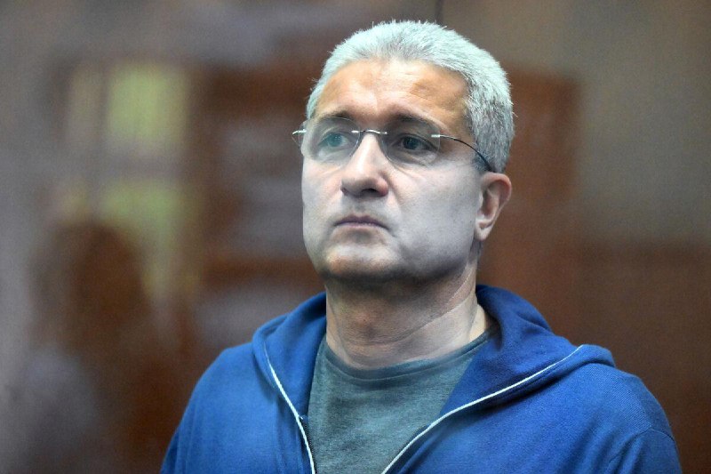 نائب وزير الدفاع السابق في الاتحاد الروسي، المدان بالاختلاس، مستعد للذهاب كطائرة هجومية…