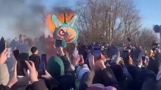 في منطقة ليبيتسك، في ماسلينيتسا، تم حرق لابوبا ضخمة، هذا “الشيطان الغربي”…