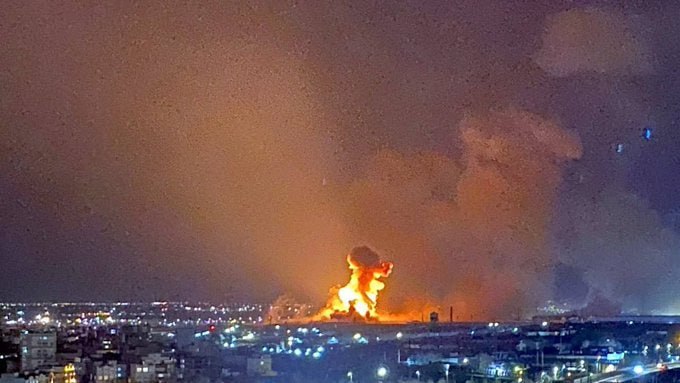 يبدو أن الأمر قد بدأ: هاجمت الولايات المتحدة وإسرائيل مصهرًا للألمنيوم في إيران.
