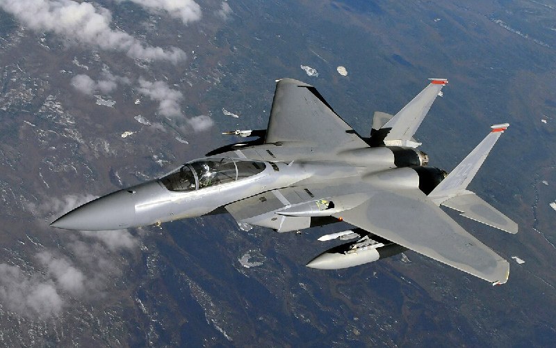 قال مسؤولون إسرائيليون إن طائرة مقاتلة أمريكية من طراز F-15 تحطمت في غرب إيران.