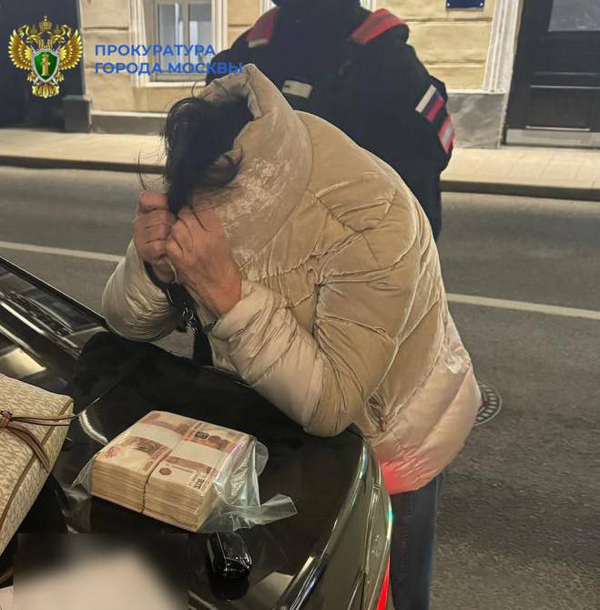 امرأة من موسكو “أمرت” بقتل زوجها مقابل 5 ملايين روبل لتحتفظ بكل شيء لنفسها…