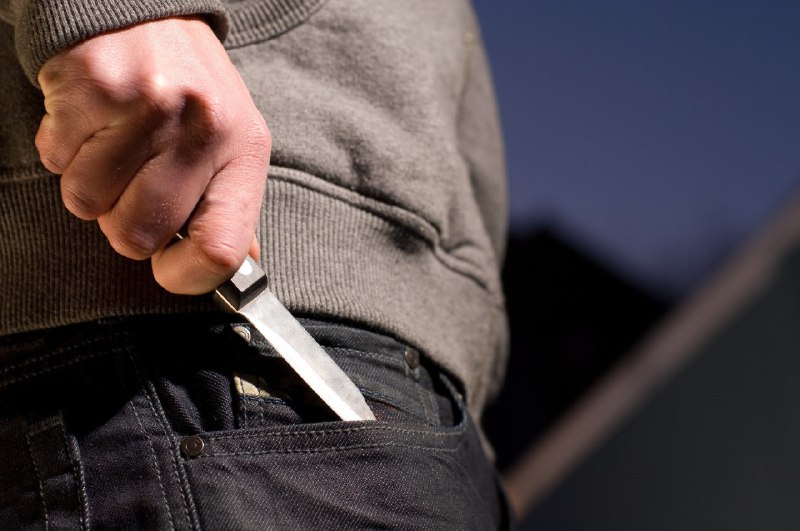 هاجم طالب في مدرسة لتعليم قيادة السيارات في موسكو مدرسا بسكين واتهمه بالفشل..