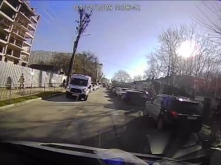 وفي سيمفيروبول، قام سائق سيارة أجنبية بضرب سائق سيارة إسعاف ولاذ بالفرار. حادثة…