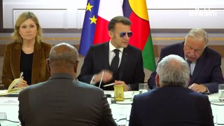 جاء ماكرون إلى العمل وهو يرتدي نظارة شمسية: ويبدو أن زوجته قد سقطت في وقت سابق…