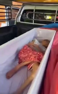 المتقاعد “قام من بين الأموات” قبل 5 دقائق من حرق جثته. وأحضر أقارب 65…