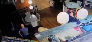 تم اعتقال نائب حاكم منطقة فولوغدا بسبب شجار في أحد فنادق سانت بطرسبرغ – في منزله…