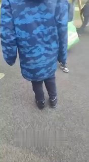 دعنا نذهب إلى المنزل، اللعنة عليه. أين تعيشين أيتها العاهرة؟ سكوف غاضب يضرب الطفل بركبته.. دعنا نذهب إلى المنزل، اللعنة عليه. أين تعيشين أيتها العاهرة؟ سكوف غاضب يضرب الطفل بركبته..