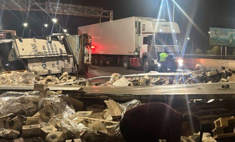 ليس لضعاف القلوب: انقلاب شاحنة محملة بالنبيذ الجورجي في منطقة ستافروبول…