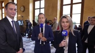 أصغر برلماني في فرنسا يخلع ساعته ويضعها في جيبه قبل…