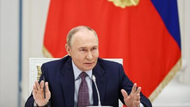وقال بوتين مازحا إن نائبة رئيس وزراء روسيا الاتحادية “أكلت صلعته بالكامل” تاتيانا جوليكوفا باستمرار…