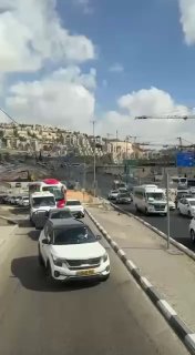 أطلق إرهابيون النار على حافلة في القدس، مما أدى إلى إصابة 15 شخصا على الأقل…