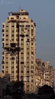 انهيار أحد أطول المباني في غزة نتيجة غارة إسرائيلية على آسيا الوسطى…