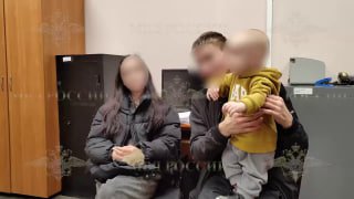 أم مسافرة قامت برسم وشم لطفلها البالغ من العمر سنة واحدة مع إعلان من أجل المشاركة…