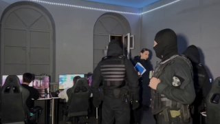بدأت قوات الأمن بمداهمة نوادي الكمبيوتر في تشيليابينسك، الشرطة…