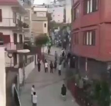 ما هو معروف حاليًا عن الاحتجاجات في نيبال: – رئيس وزراء نيبال شارما أولي…