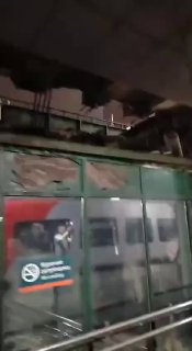 انهار السقف في محطة سكة حديد Ladozhsky في سانت بطرسبرغ. سقط جزء من السقف مباشرة..