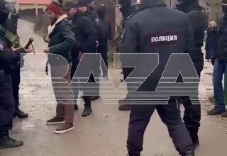 ونفذت قوات الأمن مداهمة واسعة النطاق في قرية للغجر بالقرب من تولا. وأسفرت المداهمة عن مقتل 35…