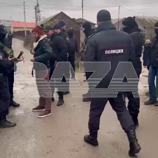 ونفذت قوات الأمن مداهمة واسعة النطاق في قرية للغجر بالقرب من تولا. وأسفرت المداهمة عن مقتل 35…