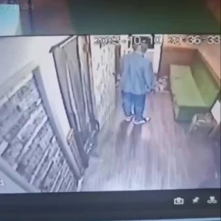تقوم عصابة من تلاميذ المدارس بالأسلحة بانتظام بسرقة المطاعم والمقاهي في فلاديفوستوك. سعرهم…