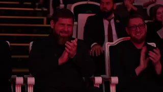 أقيم أول مهرجان ارتجالي في الشيشان. زارها رمضان قديروف. في المهرجان…