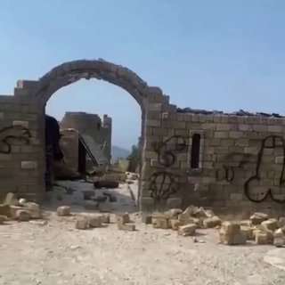 قام المخربون برسم القضبان ودمروا “بوابة العاصفة” الشهيرة في غيليندزي…