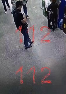 هاجم مهاجم مجهول غير مناسب طفلاً بسكين في نوفوسيبيرسك. ركض الرجل …