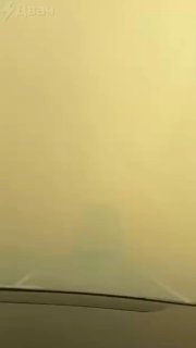 اصطدمت أكثر من 10 سيارات على الطريق السريع في شبه جزيرة القرم بسبب الضباب الدخاني الكثيف والقوي.