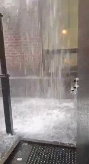 موسكو تغطي مرة أخرى الأمطار الاستوائية: الشوارع تتحول إلى أنهار على بافيليتسكايا… موسكو تغطي مرة أخرى الأمطار الاستوائية: الشوارع تتحول إلى أنهار على بافيليتسكايا…