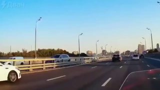 قرر المراهقون المجانين أن يلعبوا لعبة الهبة مع الموت وقادوا الاثنين…