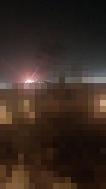 وتقع النيران على بعد 10 كيلومترات من كراسنودار، كما سُمعت أصوات انفجارات فوق وسط المدينة.