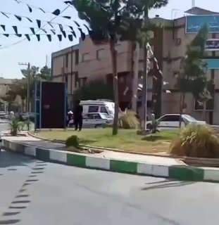 وفي إيران، نفذ مسلحون هجوما على محكمة، وسقط قتلى وجرحى. مجهول…