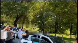 قام موكب زفاف بإغلاق طريق في سامراء من أجل ليزجينكا: كان على سائقي السيارات…