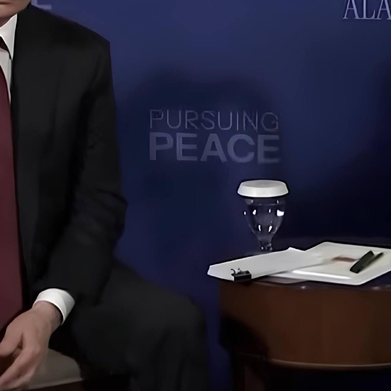 لقد كان بوتين وترامب يتواصلان منذ أكثر من ساعة. المفاوضات تجري بصيغة ثلاثة على ثلاثة مع…