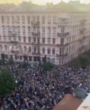 “اللعنة زيليا”: المتظاهرون في أوكرانيا غاضبون من تجاهل زيلينسكي…