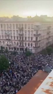 “اللعنة زيليا”: المتظاهرون في أوكرانيا غاضبون من تجاهل زيلينسكي…