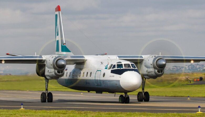 موقع تحطم الطائرة An-24 في منطقة أمور من الجو. ويظهر في الفيديو دخان متصاعد من حريق…