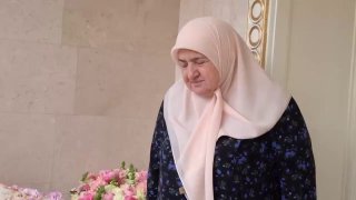 حصلت والدة رمضان قديروف على جائزة “إيما” لخدماتها في منطقة خيرسون…