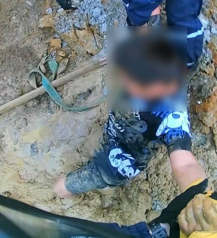 تم امتصاص زومر في الطين: أراد التلميذ فقط الحصول على رقائق من الحفرة في تشيليا…