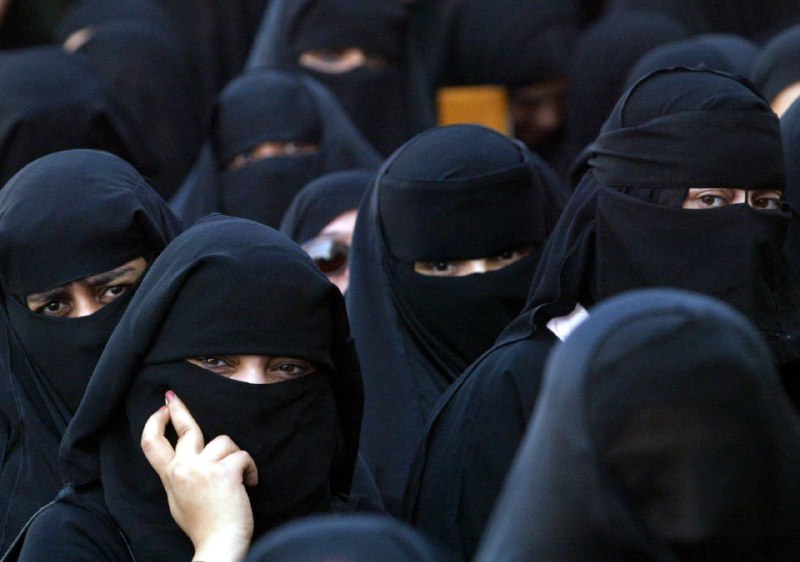 حظرت كازاخستان ارتداء النقاب وأي ملابس تخفي الوجه..